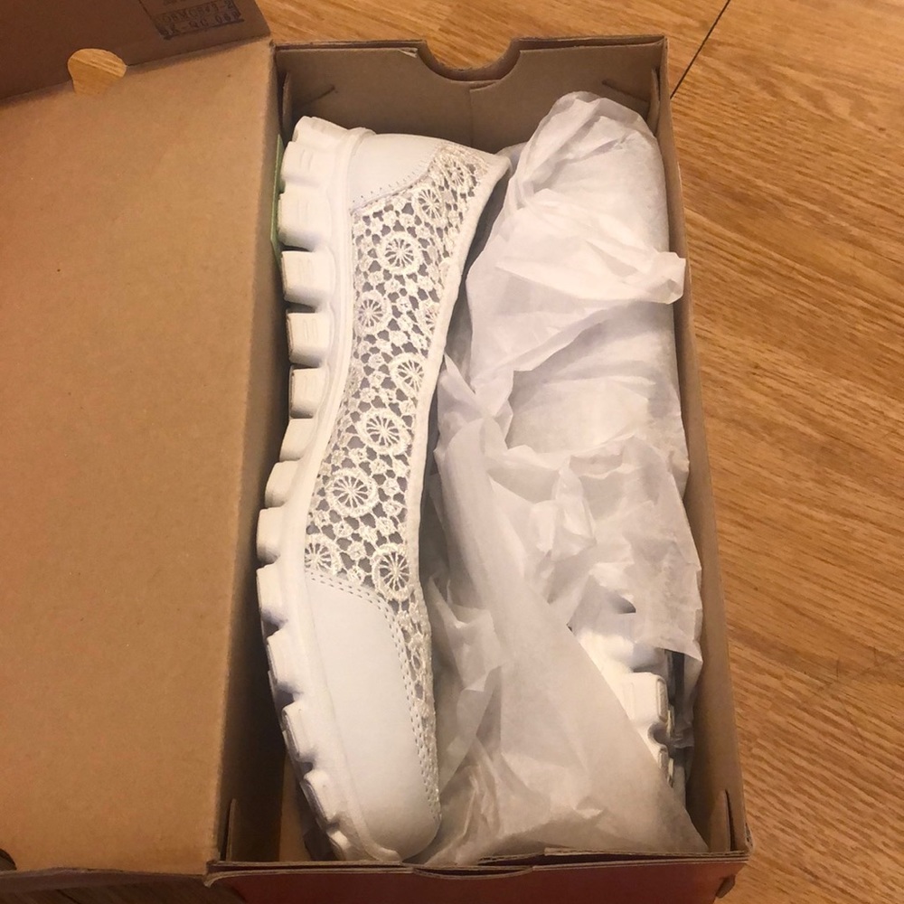White Sketcher Flats